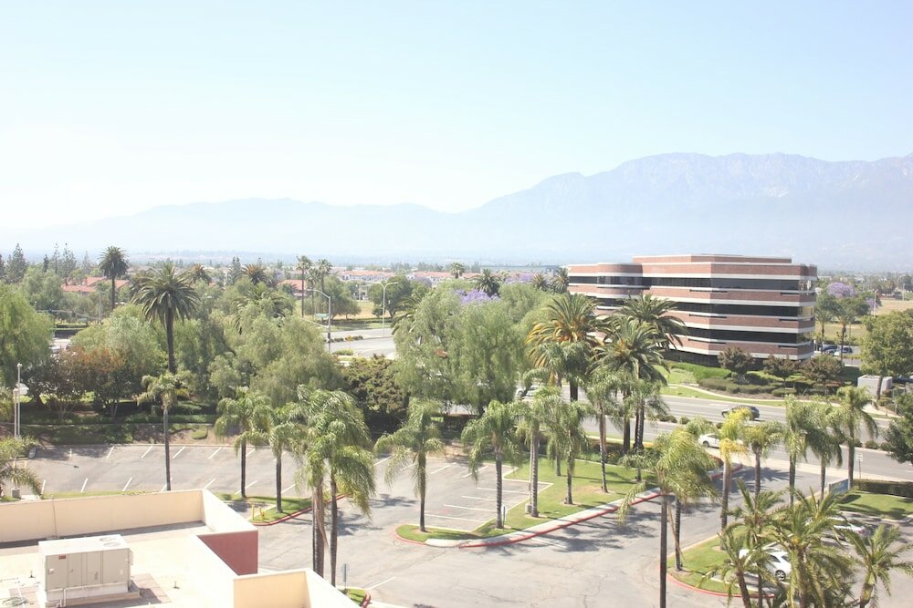 Фото Ontario Airport Hotel & Conference Center