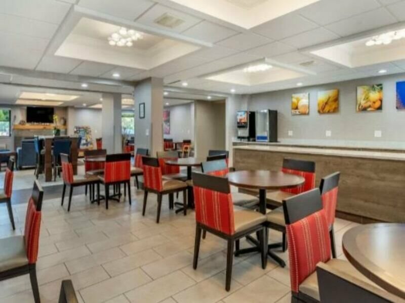 Фото Comfort Inn Near Greenfield Village