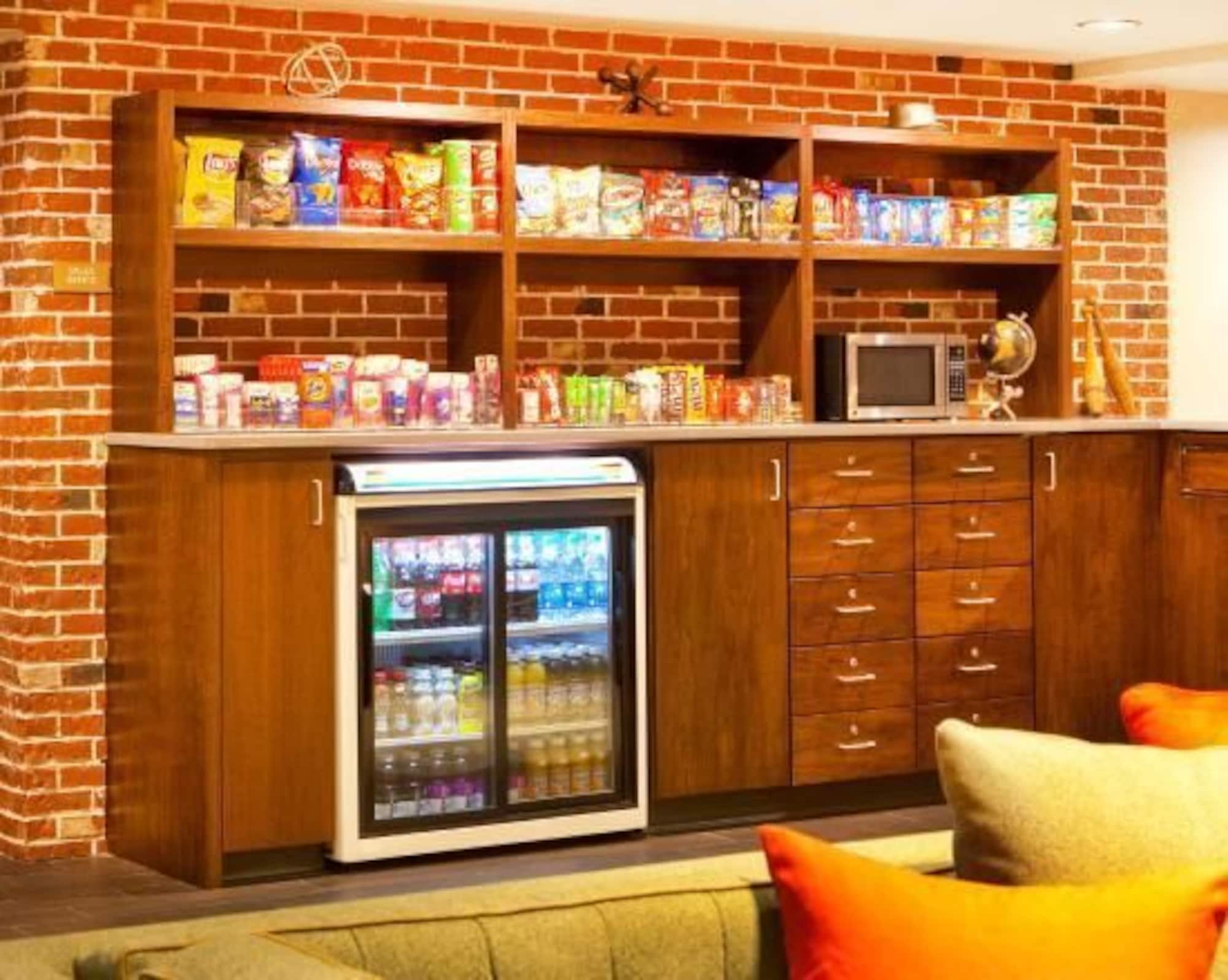 Фото Four Points by Sheraton Los Angeles Westside