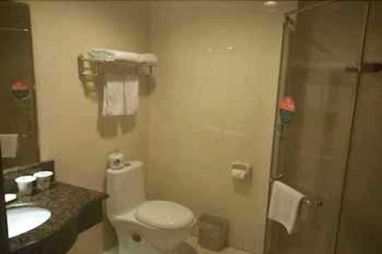 Фото GreenTree Inn Dongguan Houjie Business Hotel