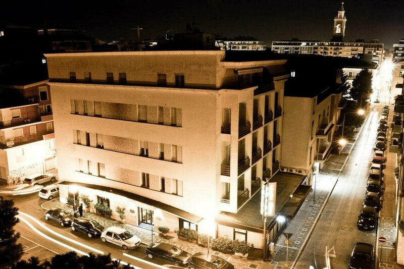 Гостиница Hotel Ambra Palace в Пескаре