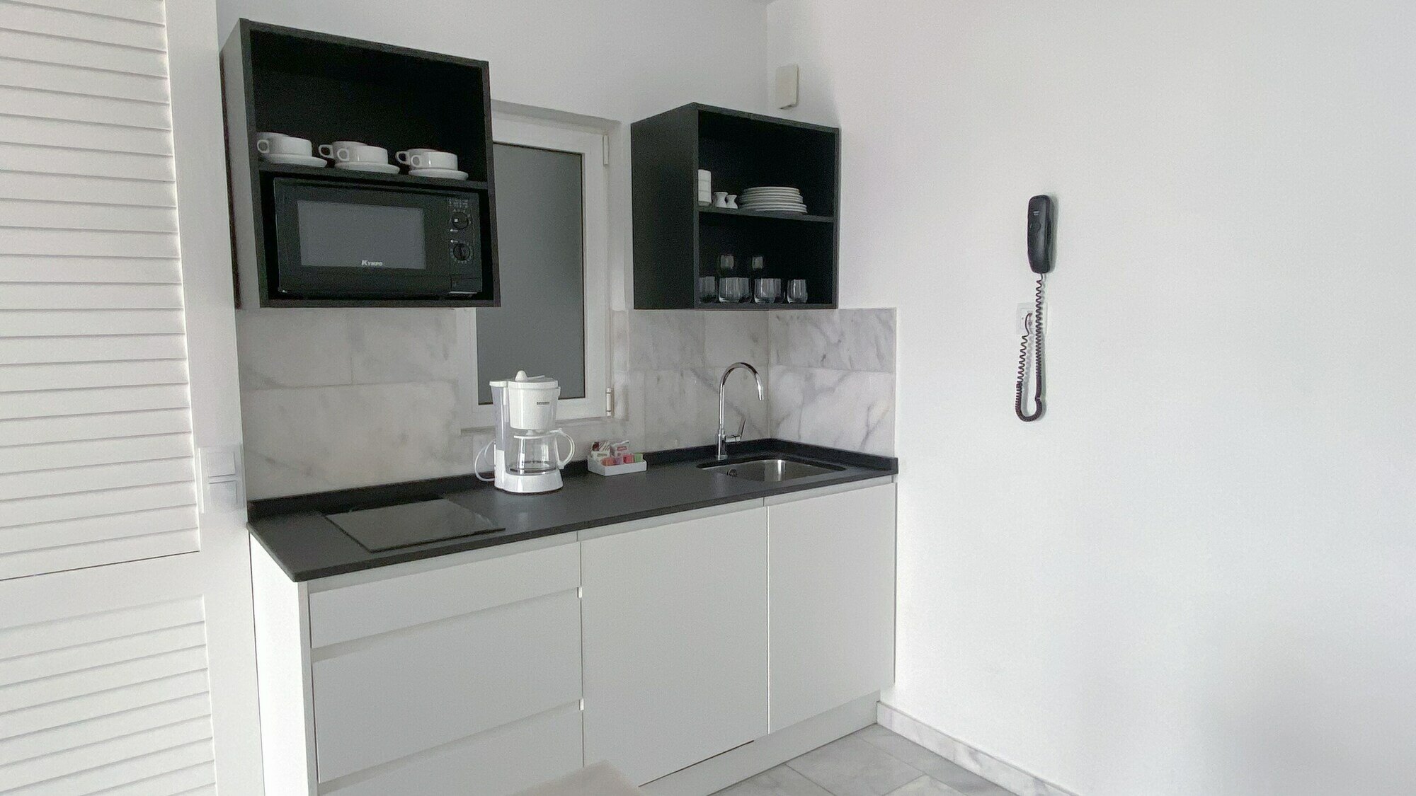 Фото Marina Bayview - Adults Only