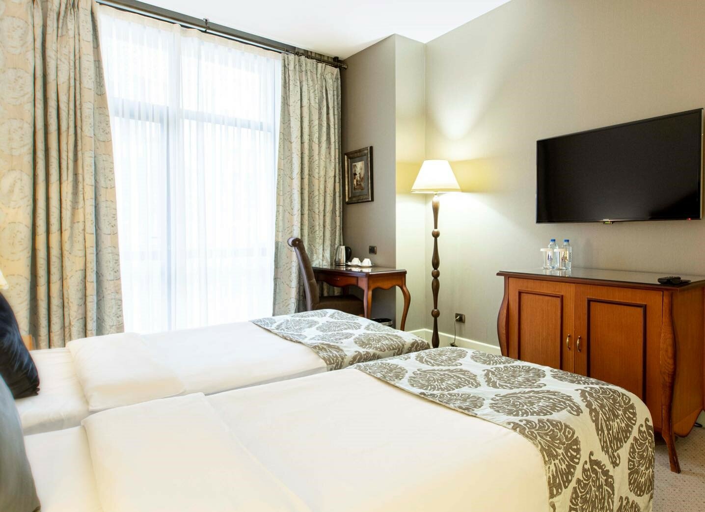 Фото Sapphire Inn Hotel