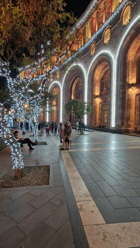 Внешний вид отеля Paris Hotel Yerevan в Ереване, фото 5