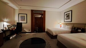 Jumeirah Emirates Towers (Jumeirah Emirates Towers, Trade Center Second, Dubai), hotel