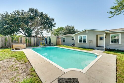 Гостиница Lovely Corpus Christi Home w Pool & Hot Tub! в Корпус-Кристи