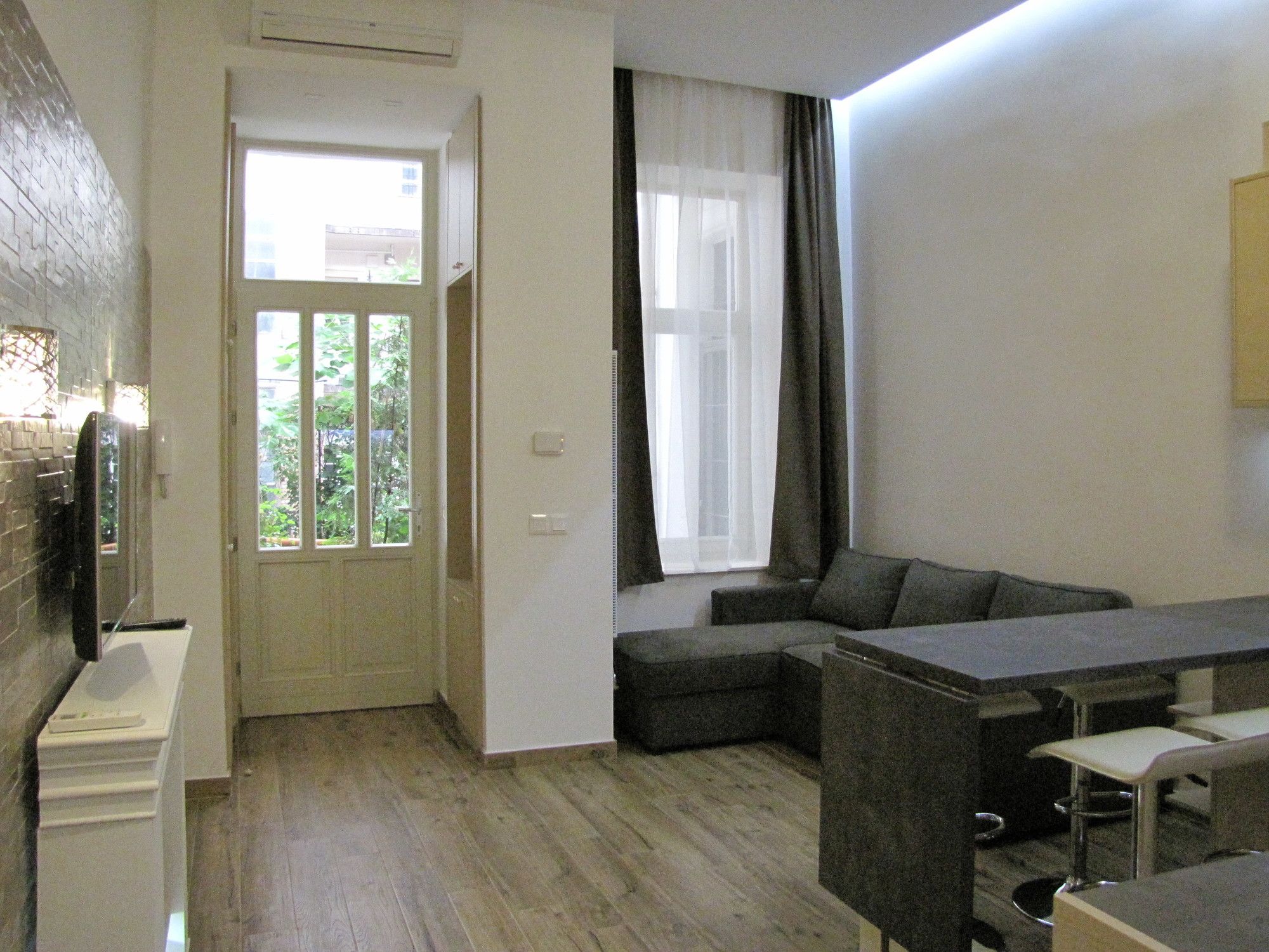 Фото Oasis of Downtown