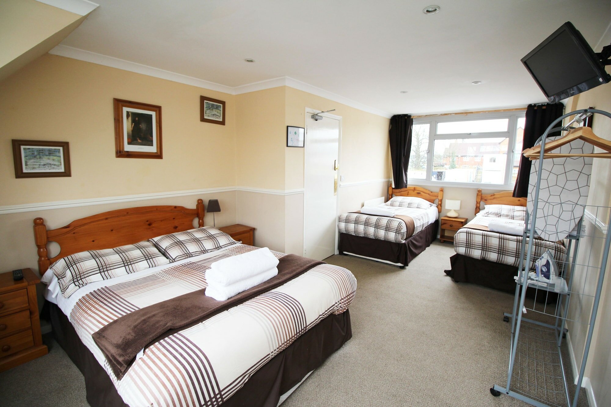 Фото Flexistay Ambers Gatwick Aparthotel
