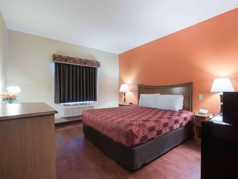 Фото Econo Lodge Inn & Suites Rockmart