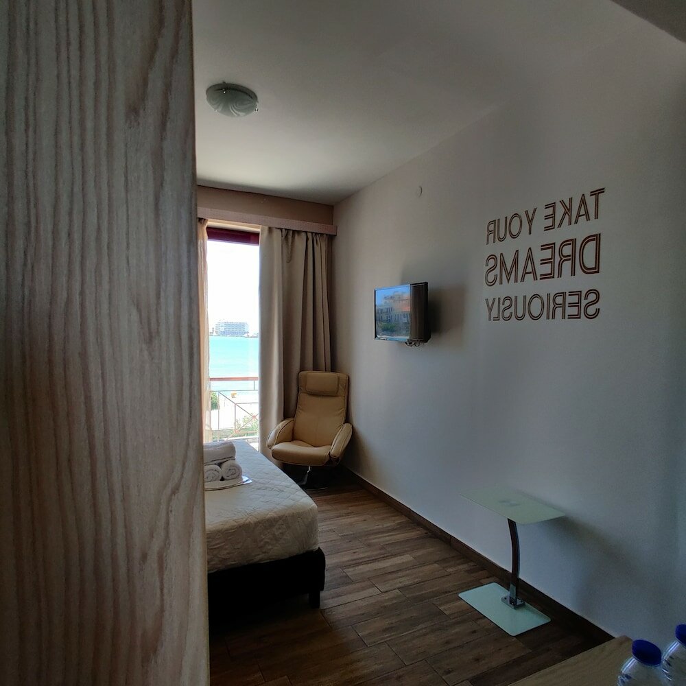 Фото Mastic Point Studios