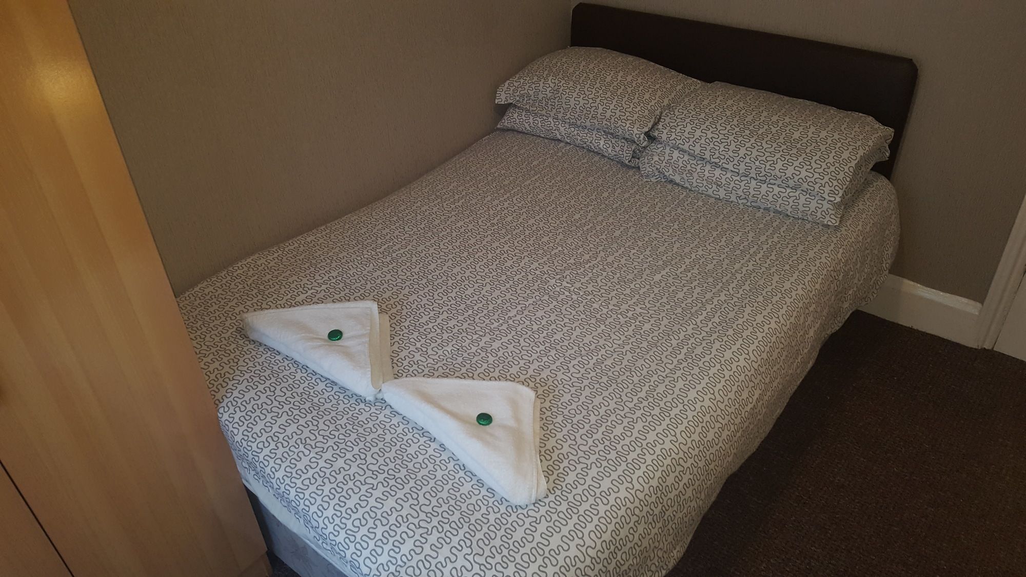 Фото Newholme Hotel