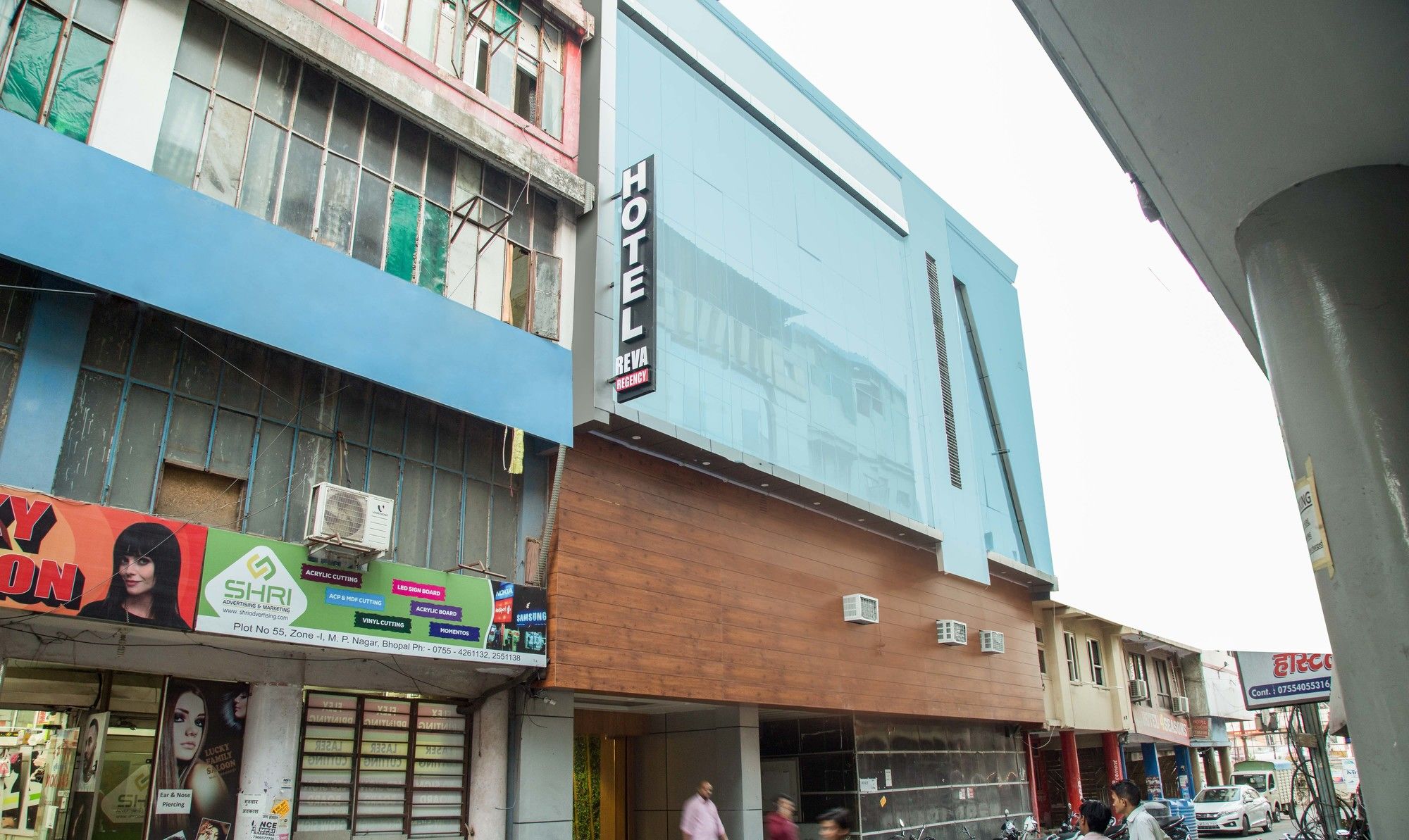 Фото Hotel Reva Regency