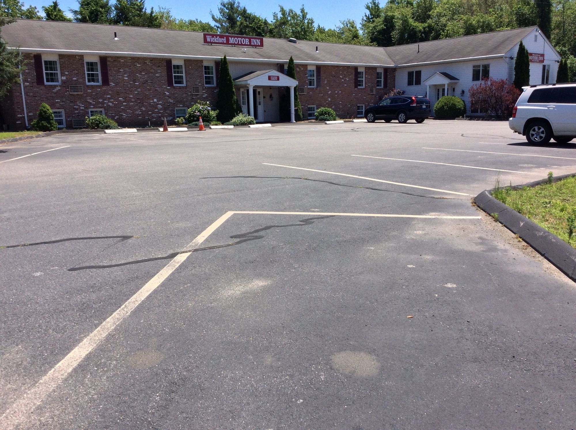 Фото Wickford Motor Inn