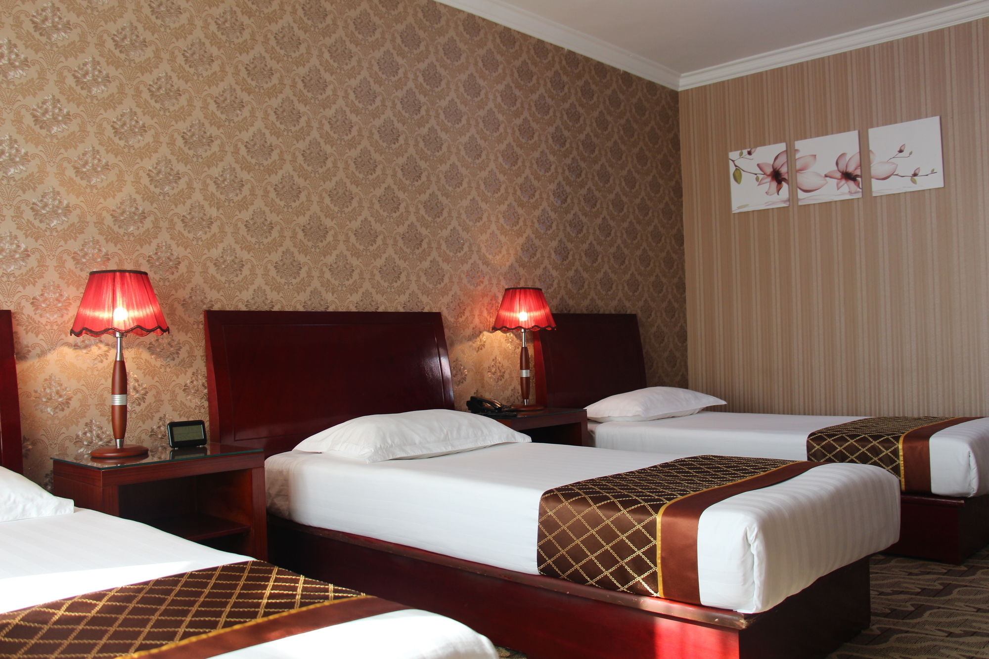 Фото New West Hotel