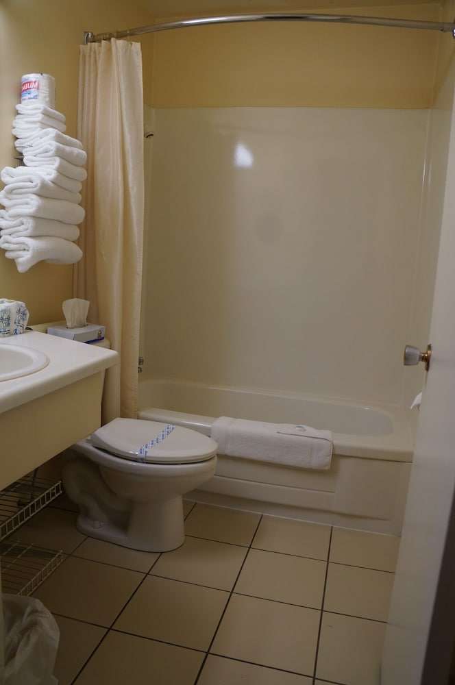 Фото Westward Inn & Suites