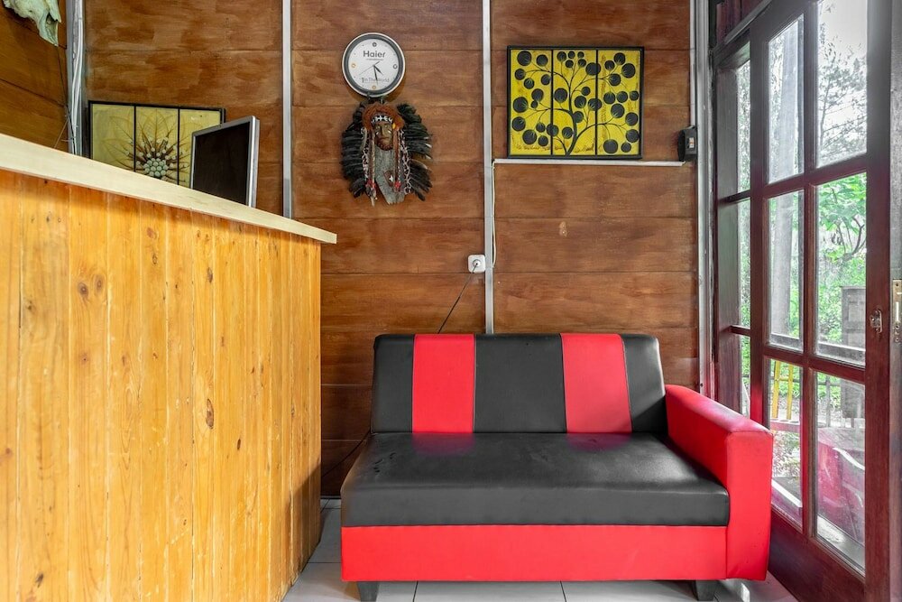 Фото RedDoorz @ Apache Camp