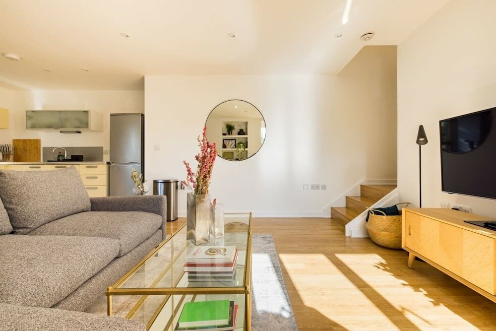 Фото The London Loft - Glamorous 2bdr Flat With Parking