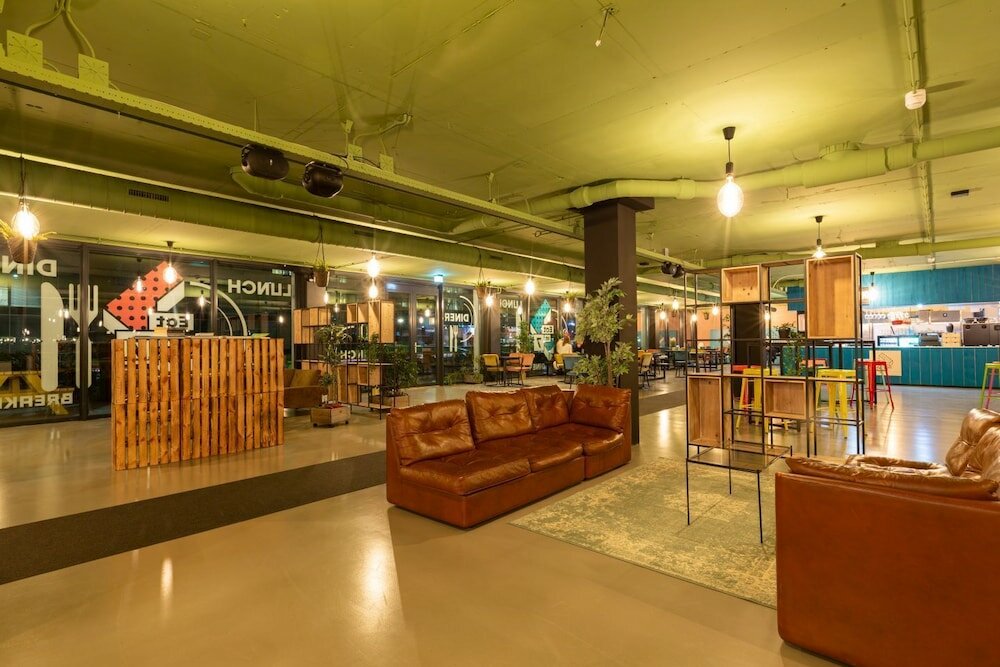 Фото Urban Hotel The Golden Stork