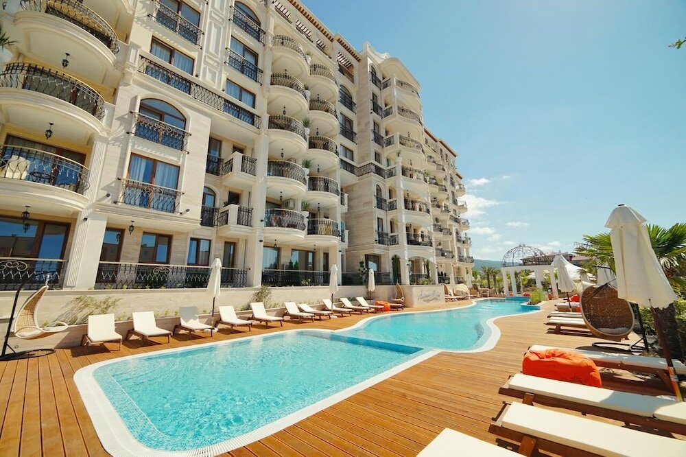 Фото Harmony Suites Saint Vlas
