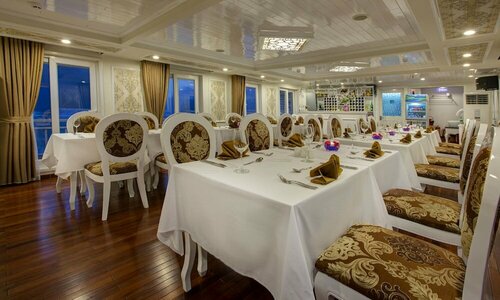 Гостиница Signature Royal Halong Cruise в Халонге