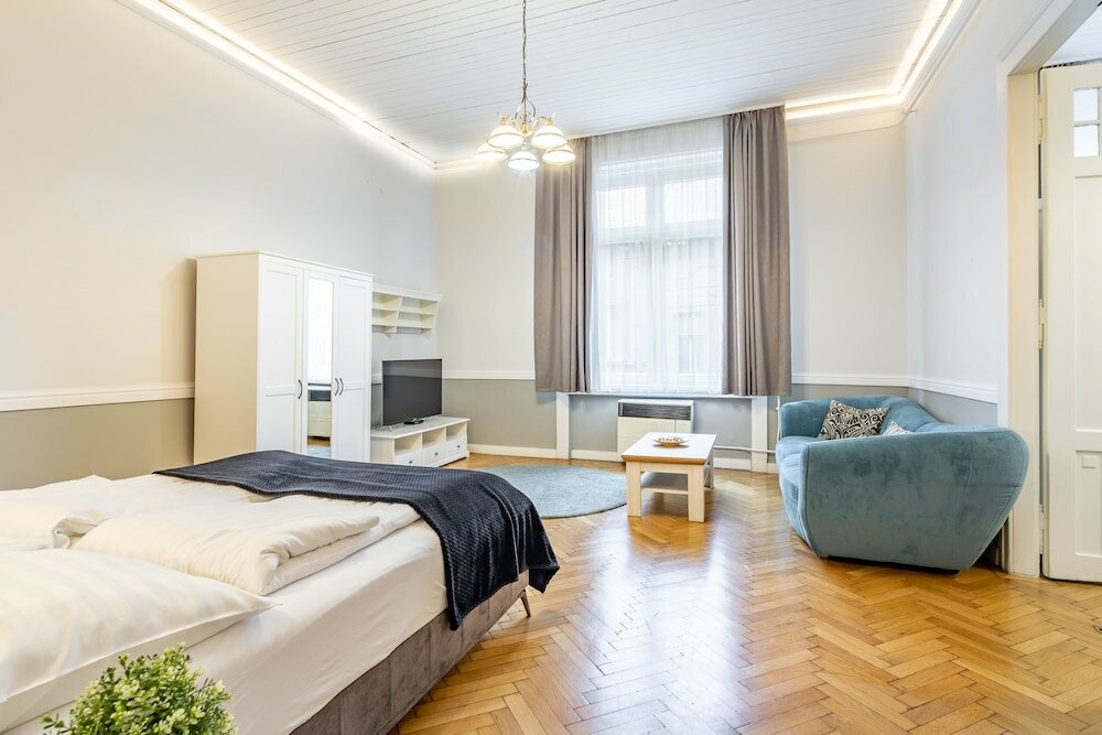 Фото Luxurious Apartment At City Center