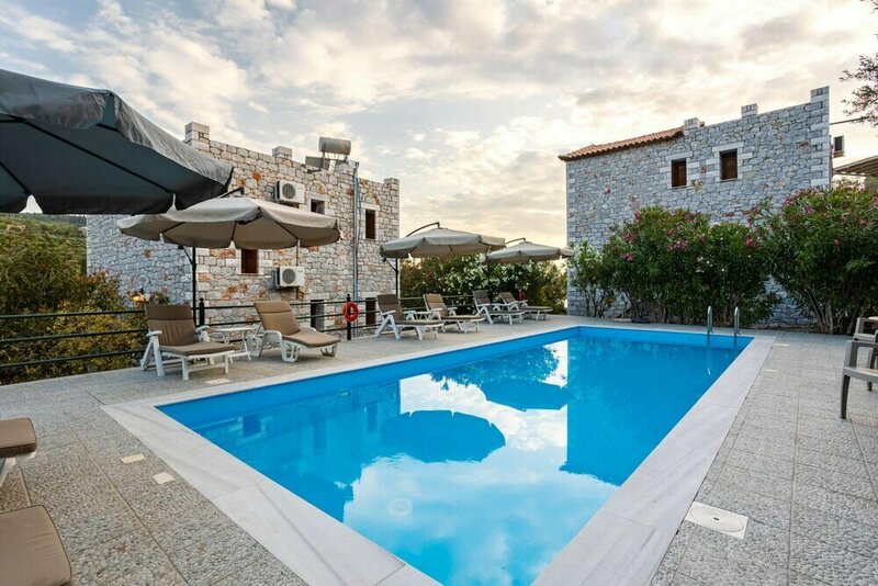 Гостиница Mani Stone Luxury Villa - Poolside Getaway