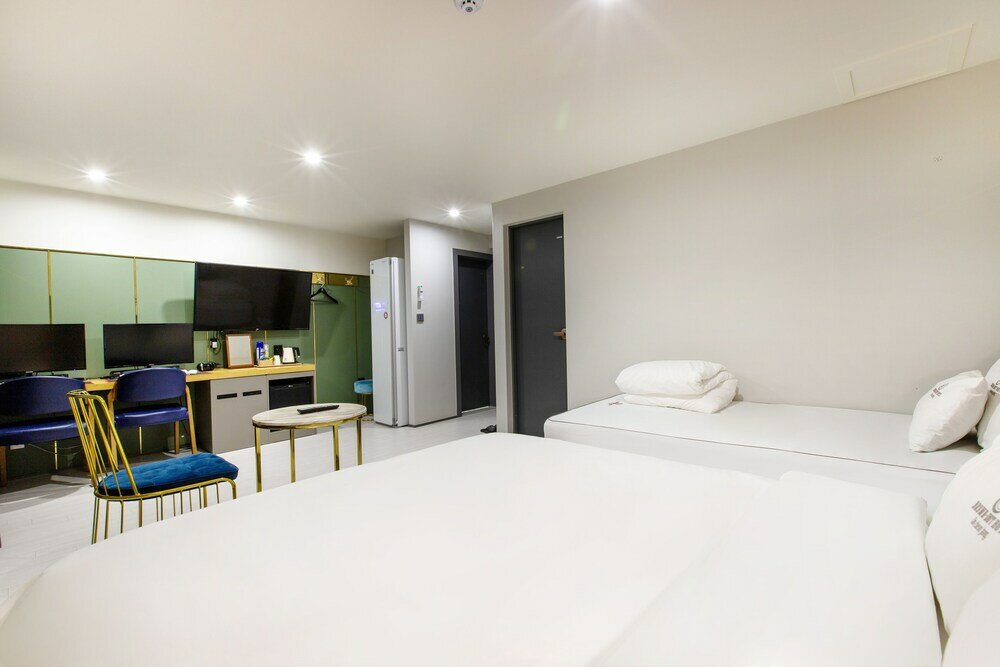 Фото Brown Dot Hotel Minam