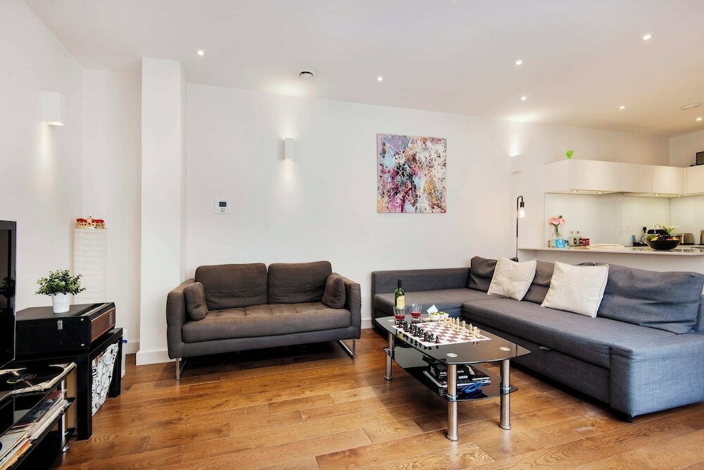 Фото Bright Space Near Sherlock Holmes Museum