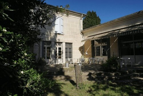 Хостел Auberge de Jeunesse Hi Arles в Арле