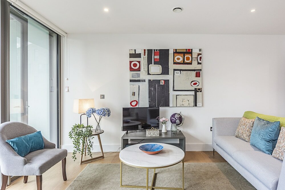 Фото Stunning Brand New Westminster Apartment