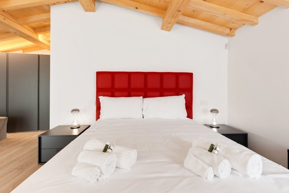 Фото Luxury & Charming Piazzetta San Giorgio Apartments