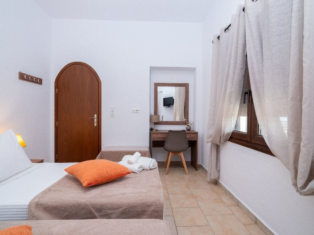 Фото Atalanti Seaside Junior Suites