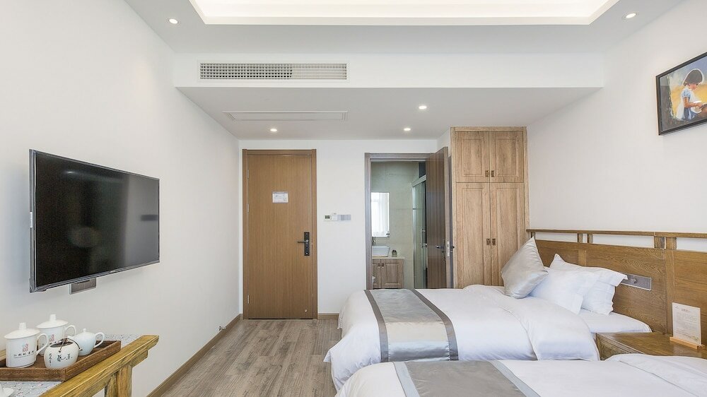 Фото Floral Hotel Red Forest Yuyao