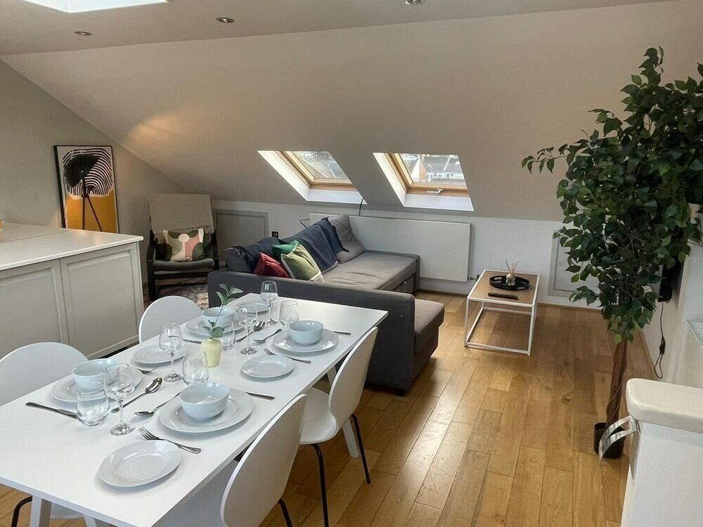 Фото Modern Two Bedroom Apartment in Fulham by Sojo Stay