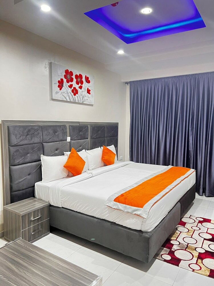 Фото De Rigg Place Victoria Island