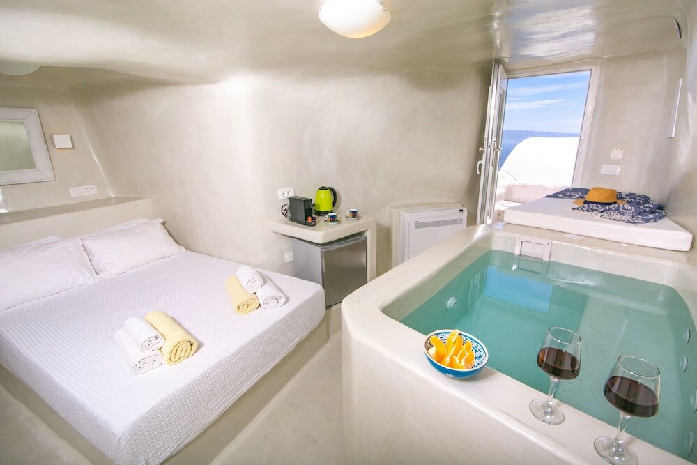 Фото White Cave House