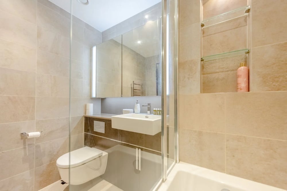 Фото Stylish 1 Bedroom Flat in Nine Elms