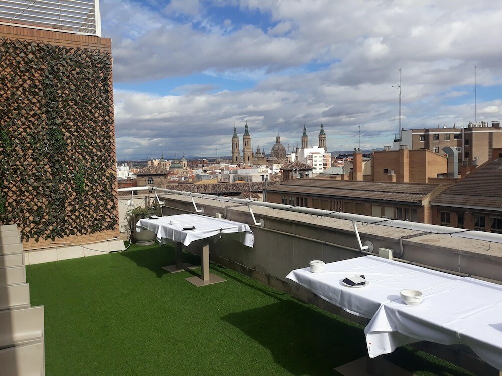 Фото Apartahotel Los Girasoles