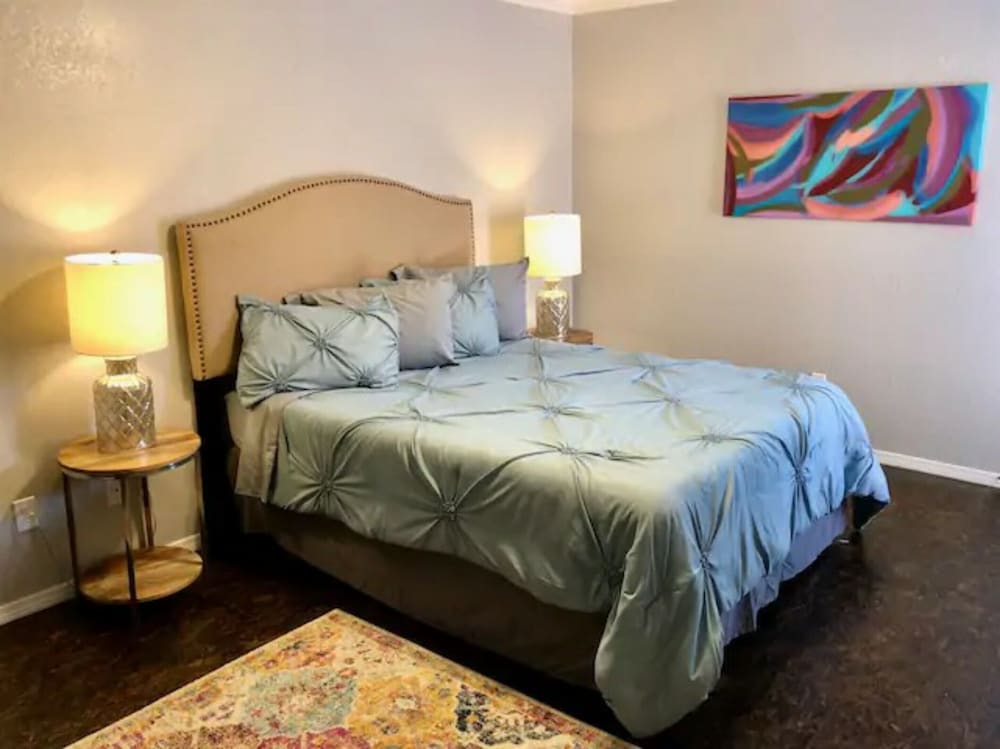 Фото Private Bedroom Suite - Communal House near Integris Private