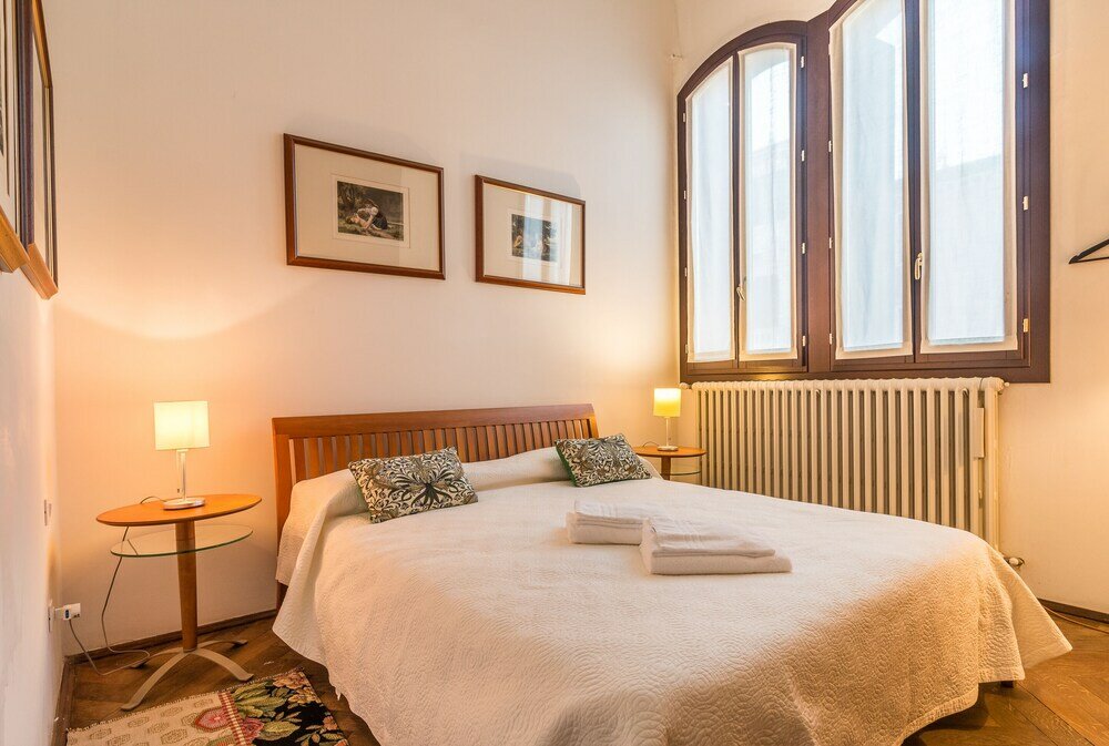 Фото Red House close to Accademia Bridge