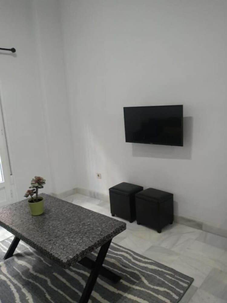 Фото Wish-Suite San Luis de Sevilla Apartment