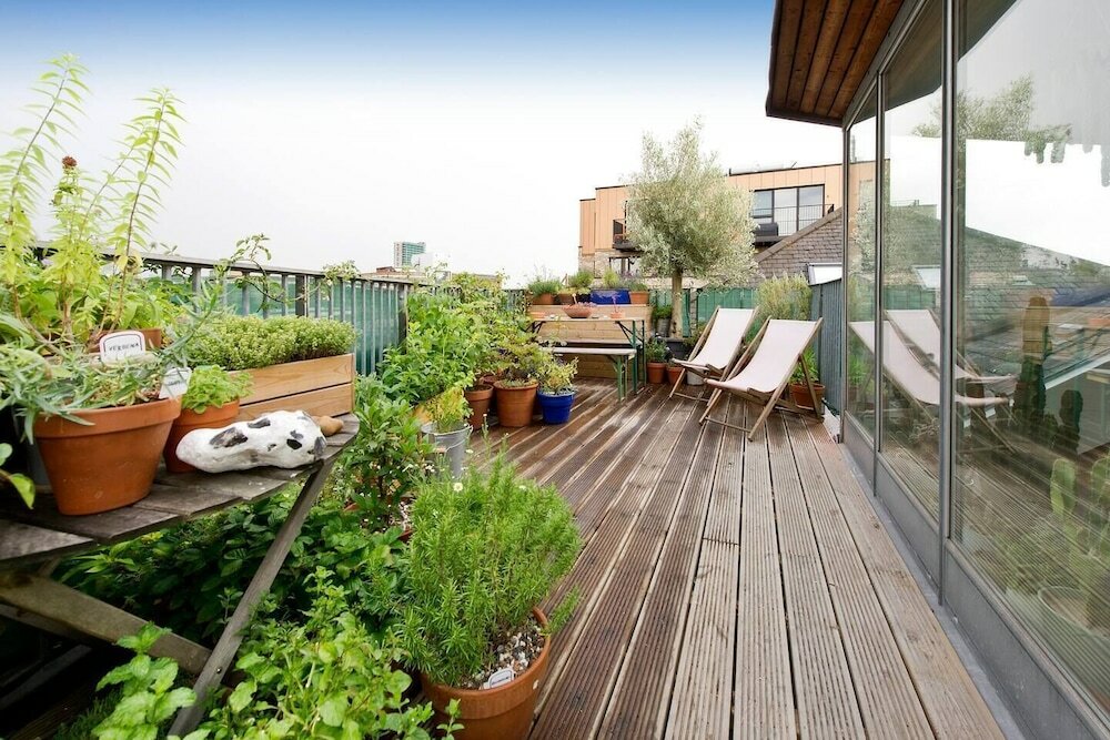 Фото Unique & Vibrant 1-bed Loft With Roof Garden