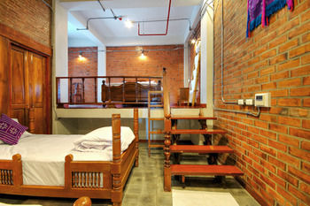 Фото Saengpanya Home Boutique Hotel