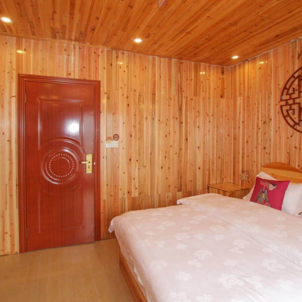 Фото Fenghuang Nanmu Inn No. 1