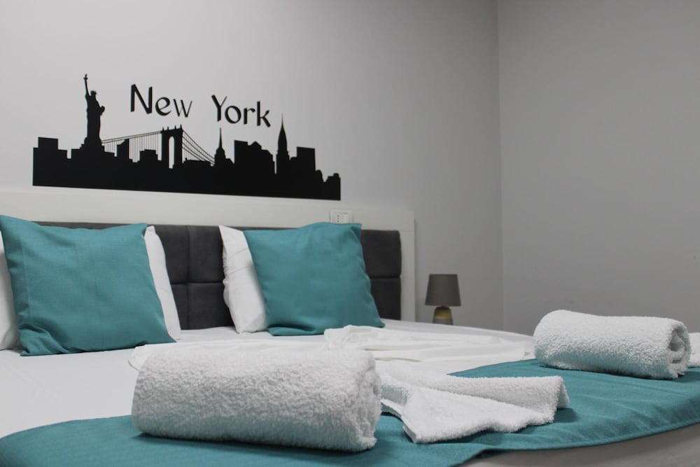 Фото Hotel New York Kamez