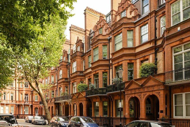 Гостиница 3 Sloane Gardens by UnderTheDoormat в Лондоне