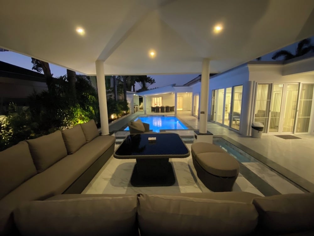 Фото Luxury Pool Villa 510 4br 8-10 Persons