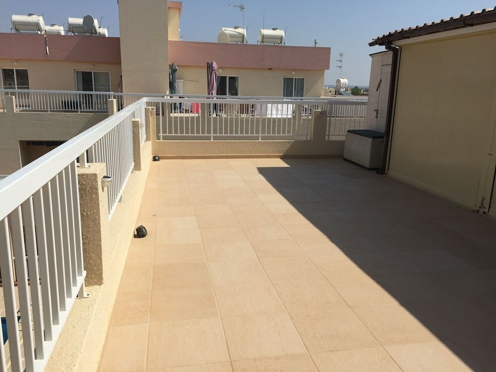 Фото Beautiful Spacious 2-bed Apartment in Xylofagou