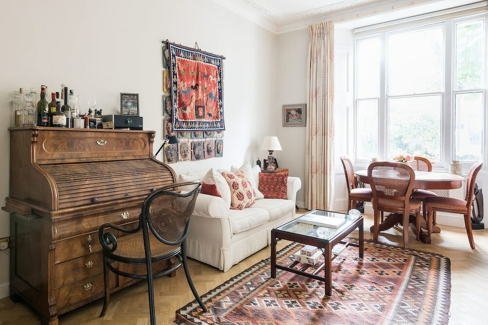 Фото Distinctive Kensington 1-bed flat