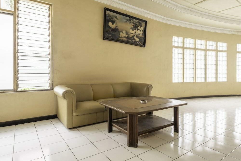 Фото Super Oyo 2346 Hotel Padjadjaran 1